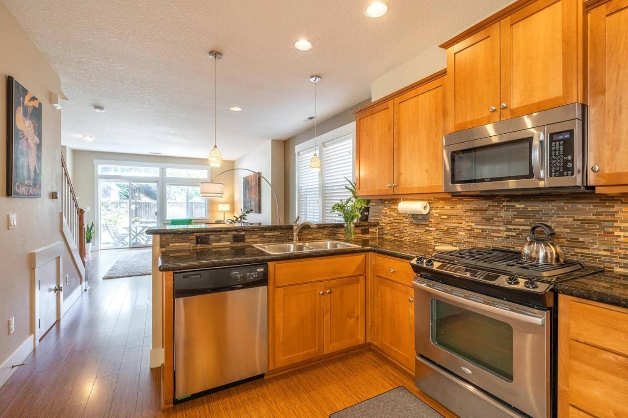 Modern Home, Four Bedrooms, King Beds Tigard Exterior foto